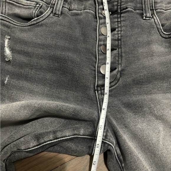 Kut from the Kloth Gray Ankle Skinny Distressed Jeans. Size 6 - Picture 5 of 6